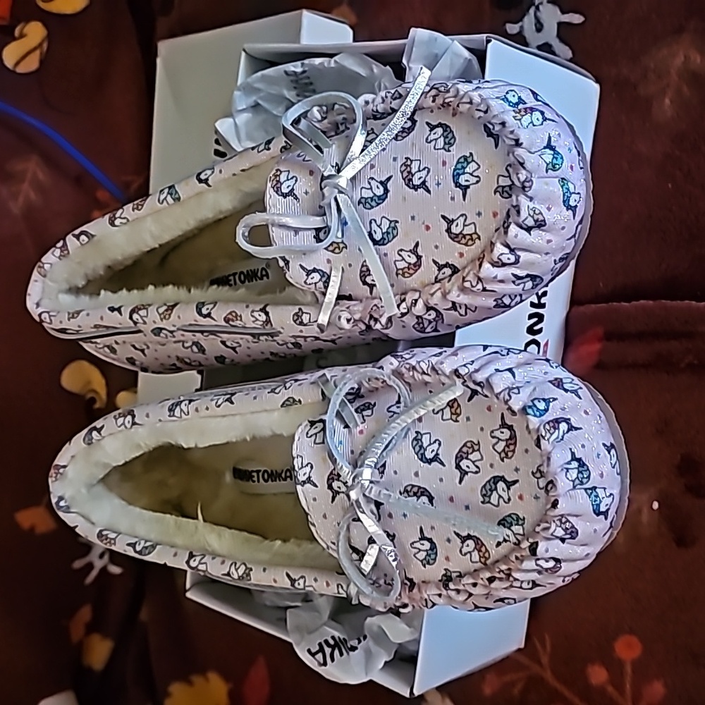 Minnetonka pinc unicorn moccasin